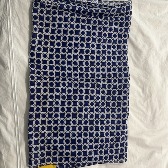 Masters Women’s Patterned Silk Scarf - Magnolia Lane Collection - Picture 5 of 6